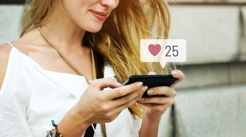 O Amor no tempo das redes sociais: conectando corações no mundo digital